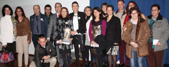 Miembros de ASPRODISIS y representantes municipales tras el acto celebrado en Málaga. // CharryTV