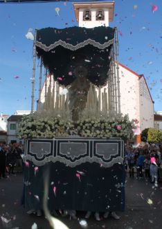 Petalada de los Bomberos de Ronda a María Santísima del Rosario. // CharryTV