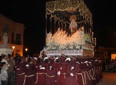 La Virgen del Buen Amor fue portada por 64 horquilleros.  // CharryTV