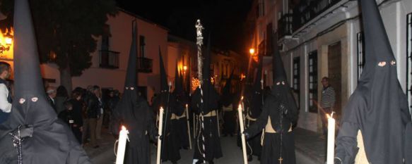 Recogimiento y voces blancas para el Señor del Perdón y la Virgen de las Penas, La Hermandad de Paz y Caridad y de la Vera+Cruz estrenó en su estación penitencial el Libro de Reglas, 03 Apr 2015 - 12:53