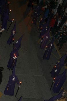 Unos 400 nazarenos participaron en la estación penitencial.  // CharryTV