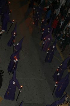 Unos 400 nazarenos participaron en la estación penitencial.  // CharryTV