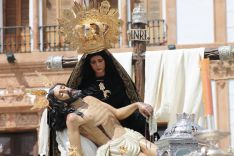 Nuestra Señora de las Angustias, llorando la pérdida de su hijo. // CharryTV