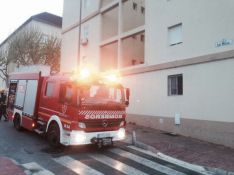 Los bomberos de Ronda han acudido rápidamente a la zona para extinguir el incendio. // CharryTV