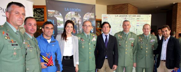 Representantes de los ayuntamientos de Ronda y Arriate y de la Diputación han acompañado a La Legión en la presentación. // CharryTV