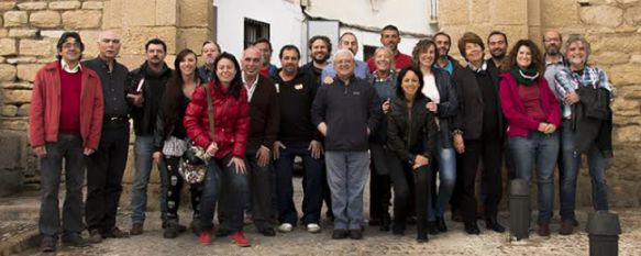 Los candidatos de esta nueva formación, posando ante las Murallas de la Almocábar. // CharryTV