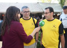 Participantes llegados desde las localidades alicantinas de Jijona e Ibi, atendiendo a Charry TV.  // CharryTV