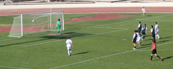 Imagen del gol de Nereo, que sorprendió a Álex con una gran volea.  // CharryTV