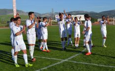 Los jugadores del conjunto blanco, celebrando la victoria.  // CharryTV