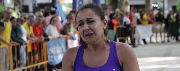 Noelia Alcaide, una de las últimas marchadoras en alcanzar la línea de meta. // CharryTV