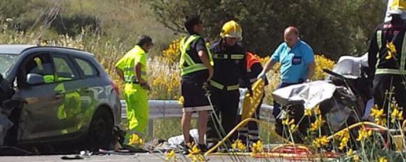 Una colisión frontal en la circunvalación se salda con dos fallecidos y cuatro heridos leves, El siniestro se produjo en torno a las cuatro y media de la tarde en la zona de Navares y Tejares, 28 May 2015 - 19:24