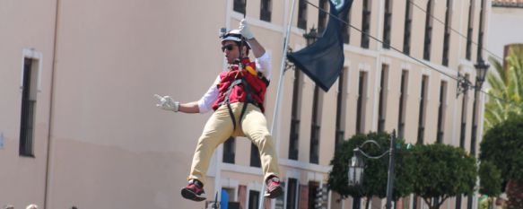 David Bustamante y Joaquín Cortés, en tirolina  en el Tajo por un fin solidario, Doce famosos participan en IV edición del evento Land Rover Discovery Challenge que hoy ha pasado por Ronda, 16 Jun 2015 - 16:11