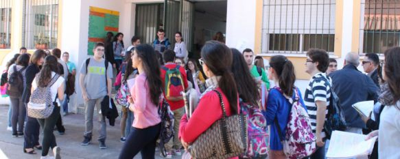 Un total de 284 alumnos de Ronda y la Serranía se presentan a Selectividad, Los exámenes han comenzado hoy en el IES Rodríguez Delgado, en una jornada sin incidencias, 16 Jun 2015 - 19:35