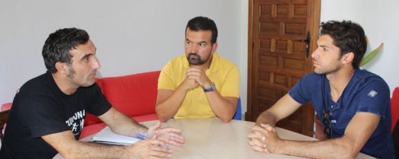 Imagen de la reunión mantenida esta tarde entre Bernardo Crespo, Sergio Sedeño y Cayetano Rivera. // CharryTV