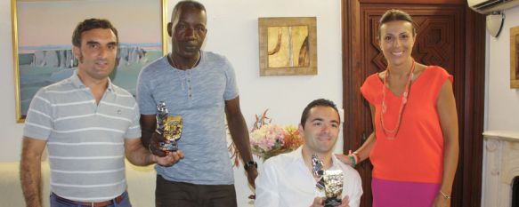 Ronda reconoce las trayectorias deportivas de John Ginkang y Josema Conde , El atleta ha conseguido dos medallas en el Campeonato de Andalucía, mientras que el jugador de baloncesto en silla de ruedas se prepara para el Europeo de Londres
, 22 Jul 2015 - 18:21