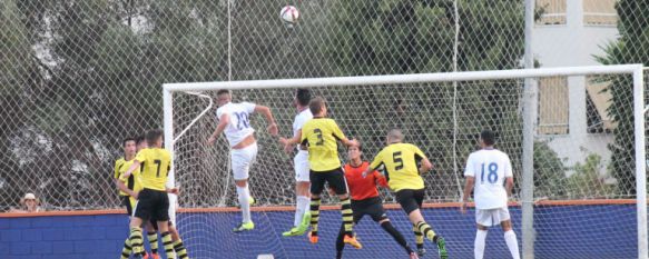 El central Joel fue el autor del gol de la tranquilidad para los de Javi Martín.  // Manolo Guerrero