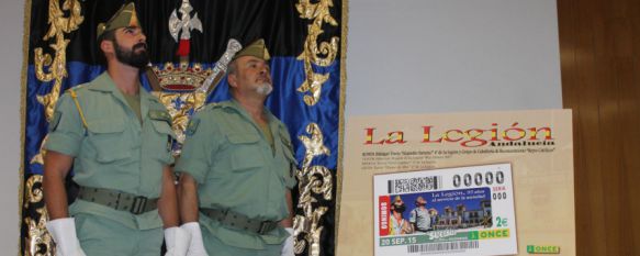 En la imagen del cupón aparecen el Teniente De Meer y el Comandante Holgado durante una parada militar. // CharryTV