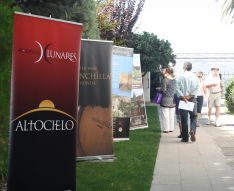 En la feria han participado cinco bodegas de la ciudad. // Maribel Chito