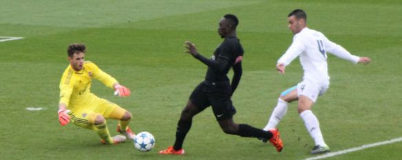 Curro Harillo debutó en París con el Real Madrid en la UEFA Youth League , El rondeño realizó un buen partido, pero no pudo evitar la derrota de su equipo ante el PSG (4-1), 23 Oct 2015 - 12:21