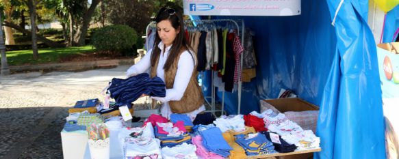 Ronda acoge la  I Feria Outlet con la participación de diez empresas locales , En el paseo de Blas Infante podrán adquirirse durante el fin de semana productos de otras temporadas o rebajados

 , 20 Nov 2015 - 18:53