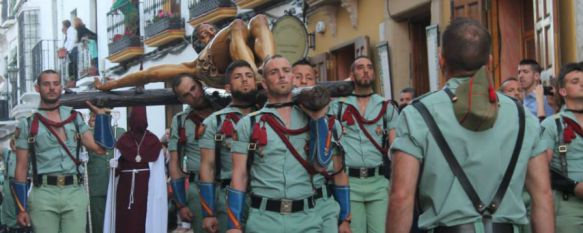 El Cristo de la Buena Muerte, portado por Caballeros Legionarios.  // CharryTV