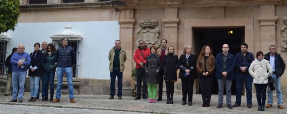 Ronda se suma a las muestras de solidaridad con el pueblo belga tras los atentados de ayer, Este mediodía se ha guardado un minuto de silencio a las puertas del Ayuntamiento , 23 Mar 2016 - 13:50