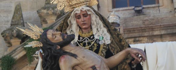 Majestuosidad y brillantez en la mañana del Viernes Santo con la Hermandad de Las Angustias, La Hermandad ha vuelto a confiar en los sones rondeños de la Asociación Musical Aureliano del Real y la Banda Arunda, 25 Mar 2016 - 13:10