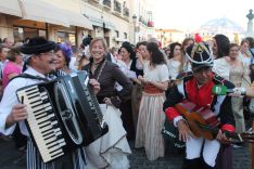 Imagen del pasacalles de la pasada edición de Ronda Romántica. // CharryTV