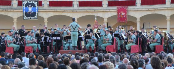 Espectacular concierto en la Plaza de Toros para cerrar el Día de las Fuerzas Armadas, Más de dos mil personas asistieron a un espectáculo único a beneficio de la Fundación Tercio de Extranjeros , 25 May 2016 - 22:35