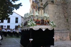 La Reina de la Familia procesionó portada por costaleros. // CharryTV