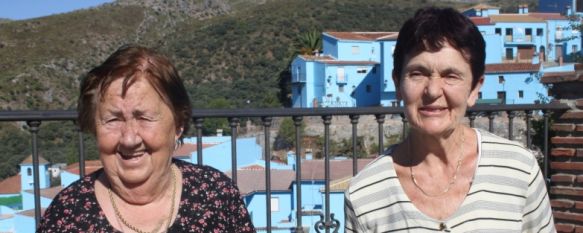 Catalina Mena y Pepa Díaz, dos juzcareñas partidarias de que el municipio mantenga el actual color azul. // Maribel Chito Catalina Mena y Pepa Díaz, dos juzcareñas partidarias de que el municipio mantenga el actual color azul. // Maribel Chito