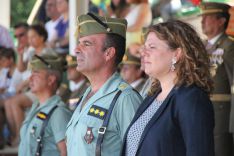 El Coronel Julio Salom, acompañado por la alcaldesa de Ronda, Teresa Valdenebro // CharryTV