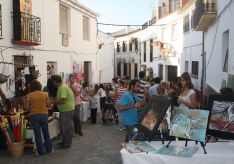 Imagen del mercadillo, que cuenta de nuevo con multitud de puestos. // Maribel Chito