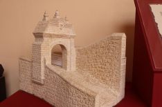 Maqueta del Arco de Felipe V.  // CharryTV