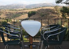 Vistas desde la terraza. Como se puede apreciar, la mesa es una tabla de surf.  // Maribel Chito