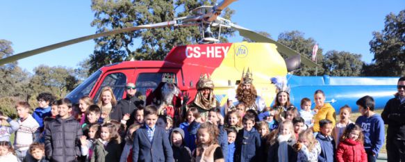 Sus Majestades en las instalaciones de Ascari antes de su llegada a la Ciudad Deportiva. // CharryTV