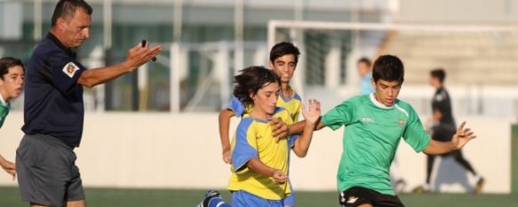 El Ronda U.D. estuvo a punto de sorprender en la Ciudad Deportiva Luis del Sol. // Diego Battioli