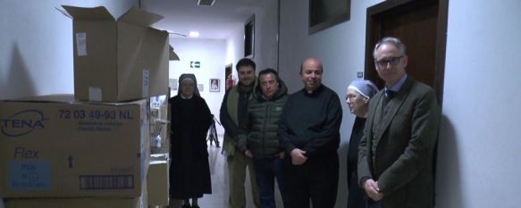 El Silencio entrega 700 kilos de material geriátrico a las Hermanitas de los Pobres, La hermandad ha alcanzado un acuerdo con una empresa de parafarmacia de Sevilla, que ha hecho posible esta donación, 10 Feb 2017 - 18:26