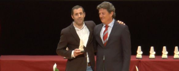 Marcelo Rosado recibe uno de los galardones de la Gala Andaluza del Deporte, Los periodistas andaluces premiaron el esfuerzo a lo largo de su trayectoria del rondeño, invidente y doble medallista paralímpico , 14 Feb 2017 - 14:38