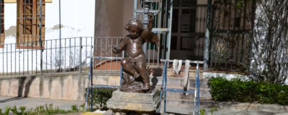 Las estatuas de los ángeles vuelven a la Alameda tras su arreglo, La restauración de las dos figuras la ha realizado el rondeño David Becerra y ha tenido un coste aproximado de 800 euros , 10 Mar 2017 - 17:15