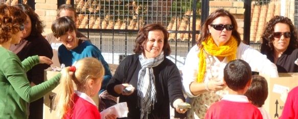 El Colegio Fernando de los Ríos ha celebrado esta mañana su tradicional Tostón de Castañas, En esta ocasión, la organización ha corrido a cargo de la Asociación de Vecinos del Barrio de San Francisco., 05 Nov 2010 - 14:53