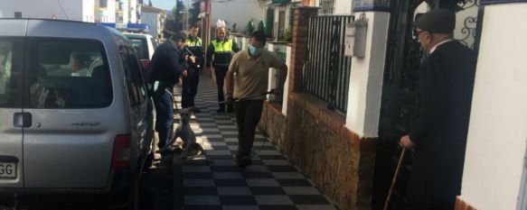 Desalojan tras un año de denuncias vecinales la casa animal de los horrores , Rescatan a siete perros y a una tortuga de una vivienda de La Dehesa y retiran a otros seis canes muertos , 31 Mar 2017 - 13:02