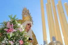 La Virgen de la Paloma ha recibido aplausos y vítores en su salida. // CharryTV