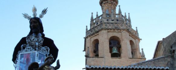 Nuestro Padre Jesús de la Salud en su salida desde Santa María La Mayor. // CharryTV