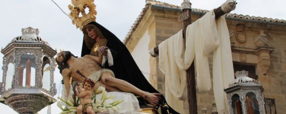 Sobrecogimiento, luto y belleza por las calles de Ronda en la mañana del Viernes Santo, La Hermandad del Cristo de los Remedios y Nuestra Señora de las Angustias ha vuelto a brillar en su estación penitencial, 14 Apr 2017 - 13:40