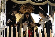 La Virgen de la Soledad acompañada de San Juan Evangelista y María Magdalena. // CharryTV