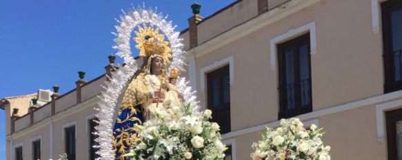 La Virgen de la Paz durante su salida procesional. // CharryTV