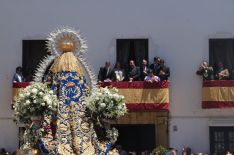 Decenas de fieles engalanaron sus balcones en honor a la Patrona. // CharryTV