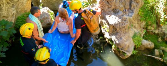 Imagen del rescate, que efectuaron efectivos del Parque de Bomberos de Ronda  // CharryTV