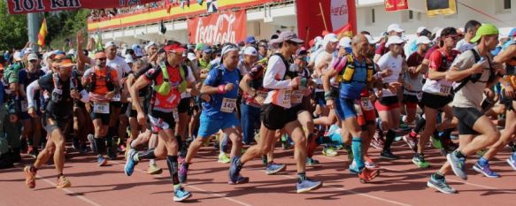 Un grupo de marchadores, en la salida desde la Ciudad Deportiva // CharryTV